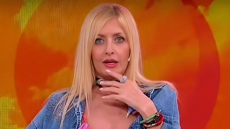 yuyito sola otra vez